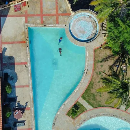 Cool Breeze Beachfront Apartments Mombasa Zewnętrze zdjęcie