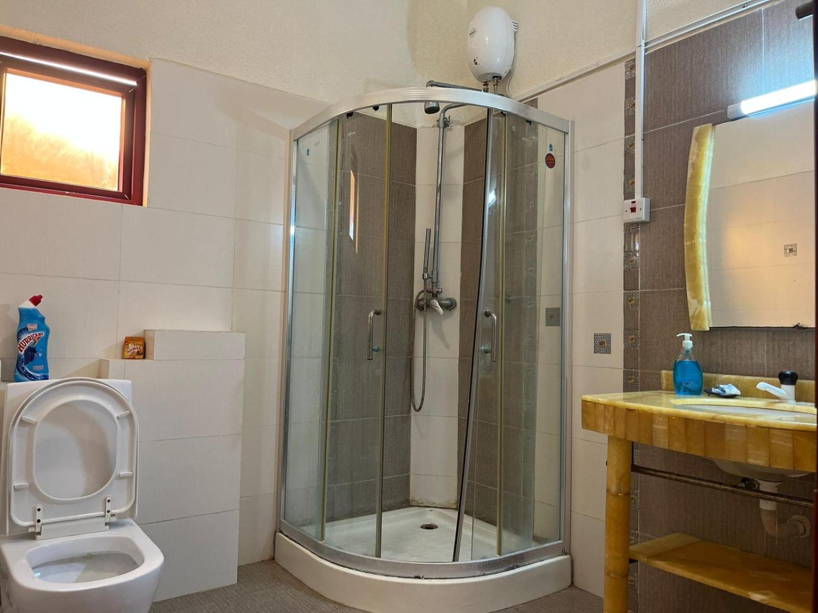 Cool Breeze Beachfront Apartment Mombasa