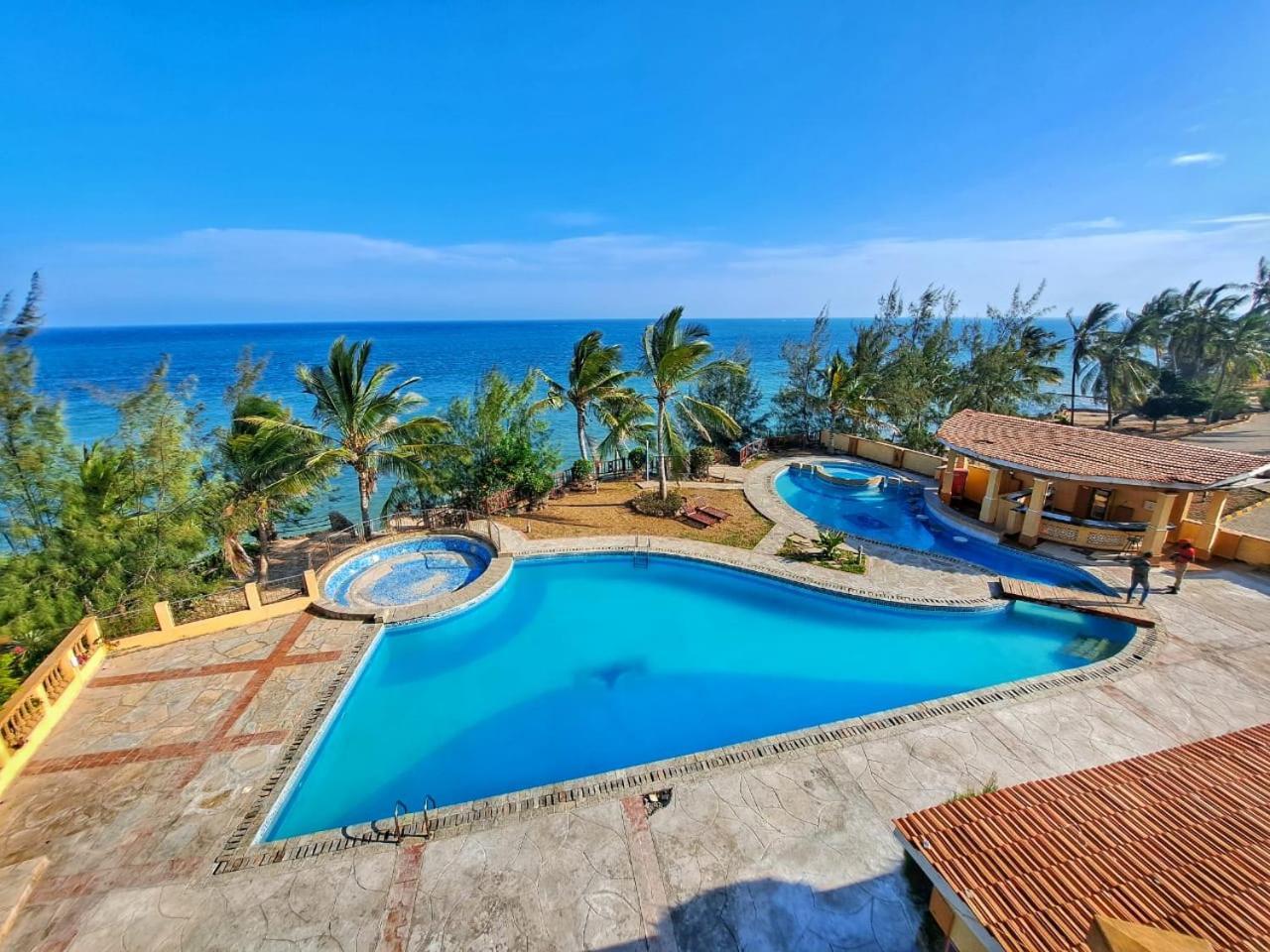 Cool Breeze Beachfront Mombasa